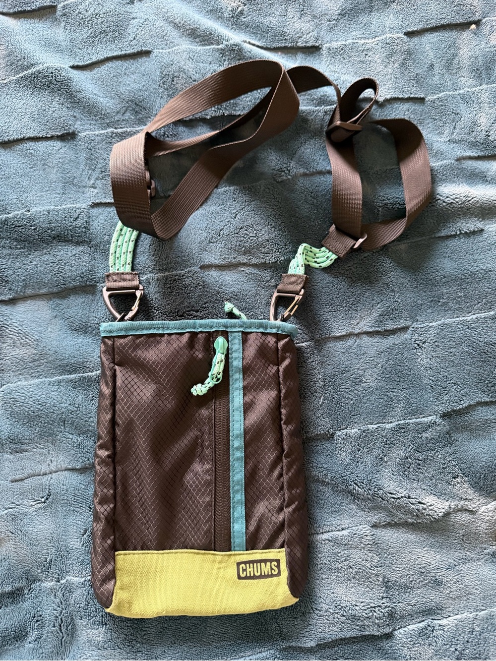 CHUMS Brown Mini Crossbody Bag with Mint Trim
